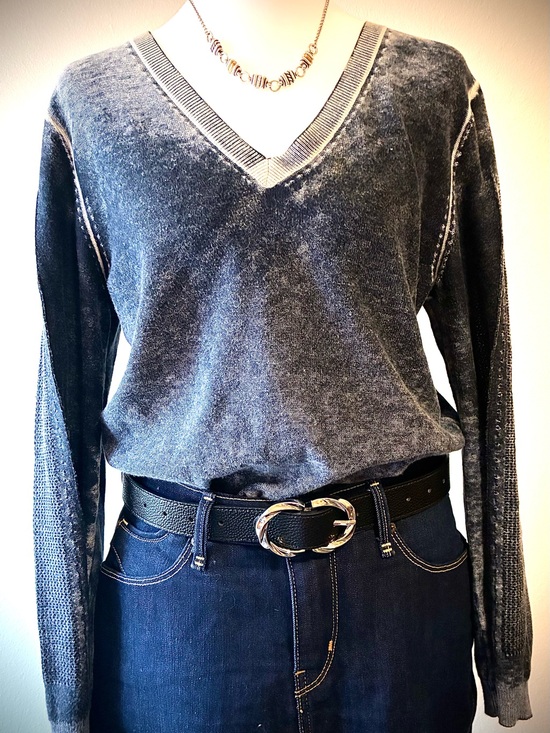 curio Sweaters - Vintage-Wash Charcoal V-Neck Sweater - Women's Classic Knit